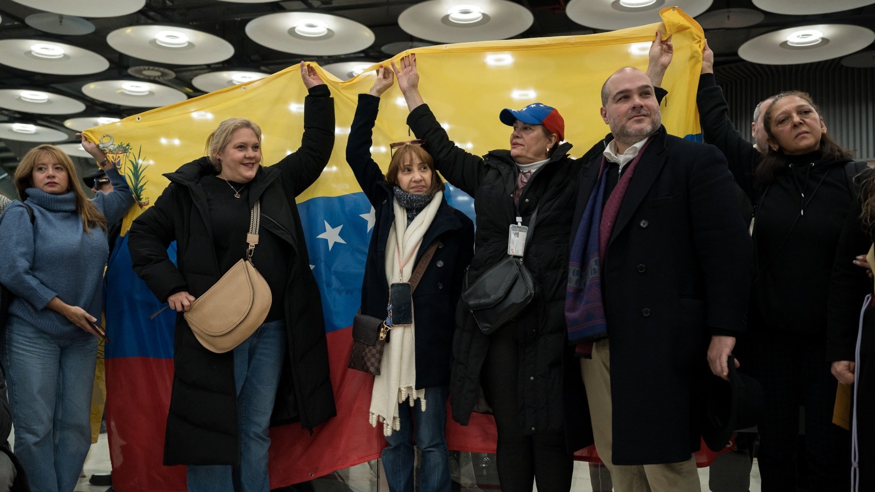 El régimen chavista de Venezuela ya ha liberado a siete españoles: once continúan presos