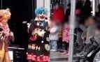 Payasos y una drag queen reclaman la excarcelación de los etarras ante niños en Bilbao