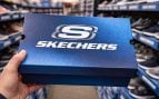 Una caja de zapatillas Skechers.