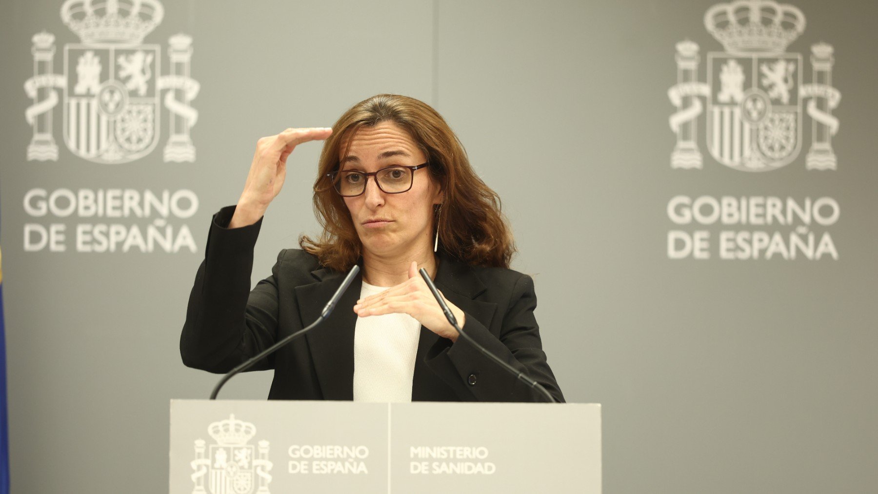 Caos y tensión antes del MIR: Mónica García retrasa las listas definitivas a nueve días del examen