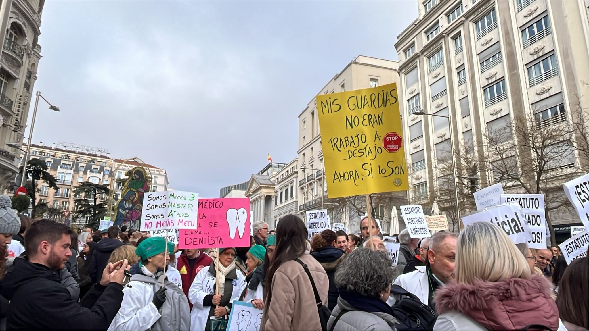 Cuarta movilización médica en España: ¡Mónica García nos vende, sin estatuto propio no hay sanidad digna!