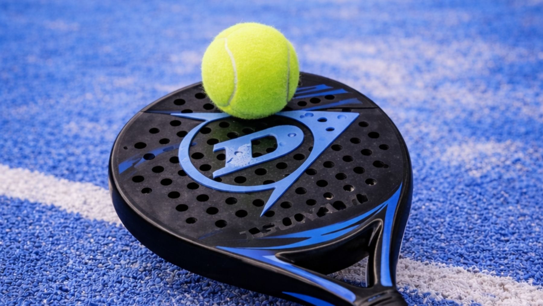 Decathlon tira la casa por la ventana con la pala de pádel Dunlop que usan los profesionales: está 130 euros más barata