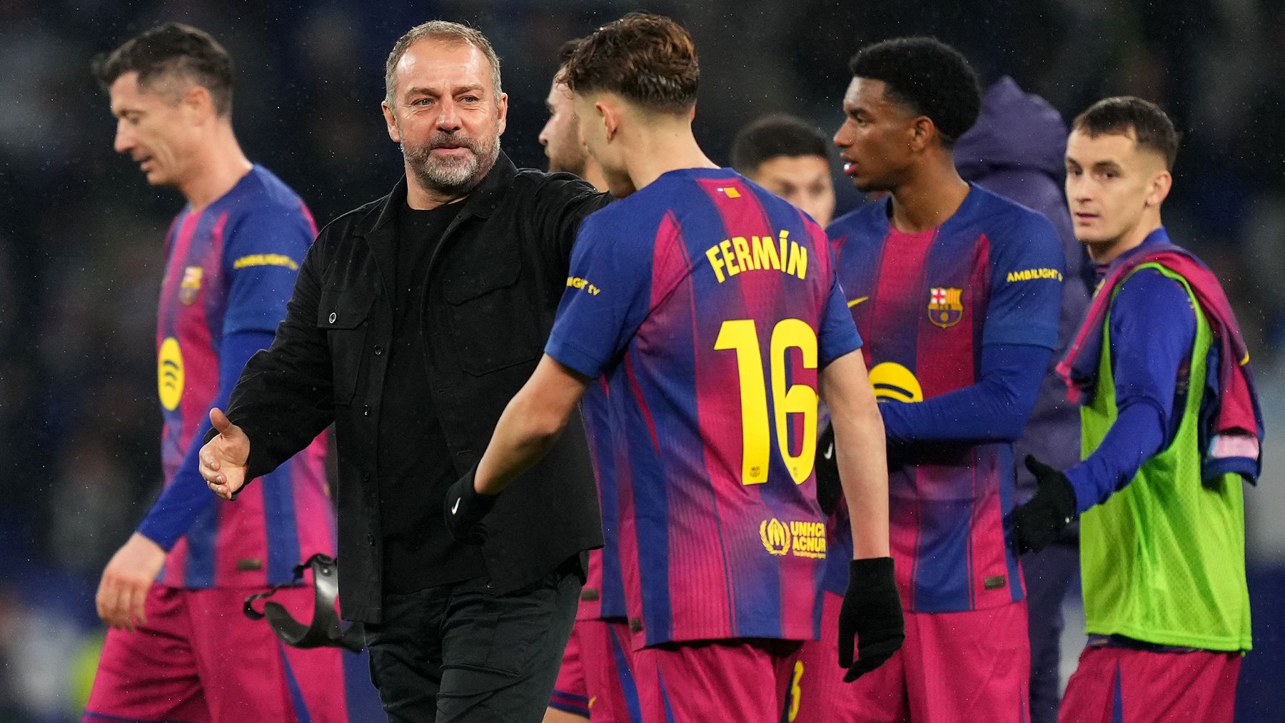 Flick junto a sus jugadores. (Getty)