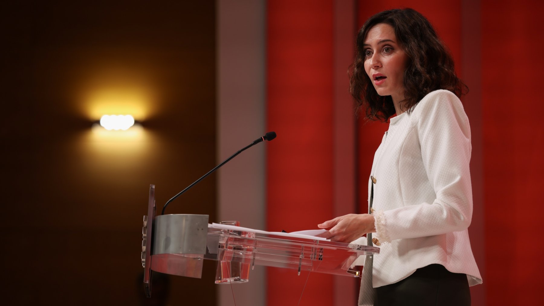 Ayuso se niega a linchar a Julio Iglesias: Tenemos cosas más importantes de las que hablar