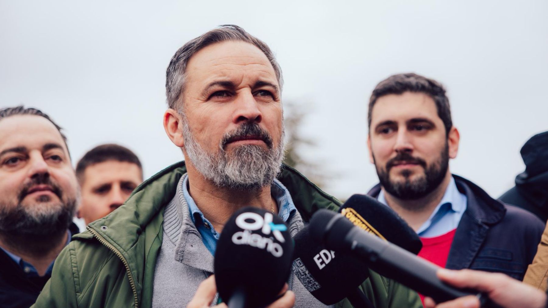 Abascal recuerda la afición a las armas y los golpes de Estado del PSOE tras la revelación de Koldo