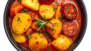 Patatas con chorizo