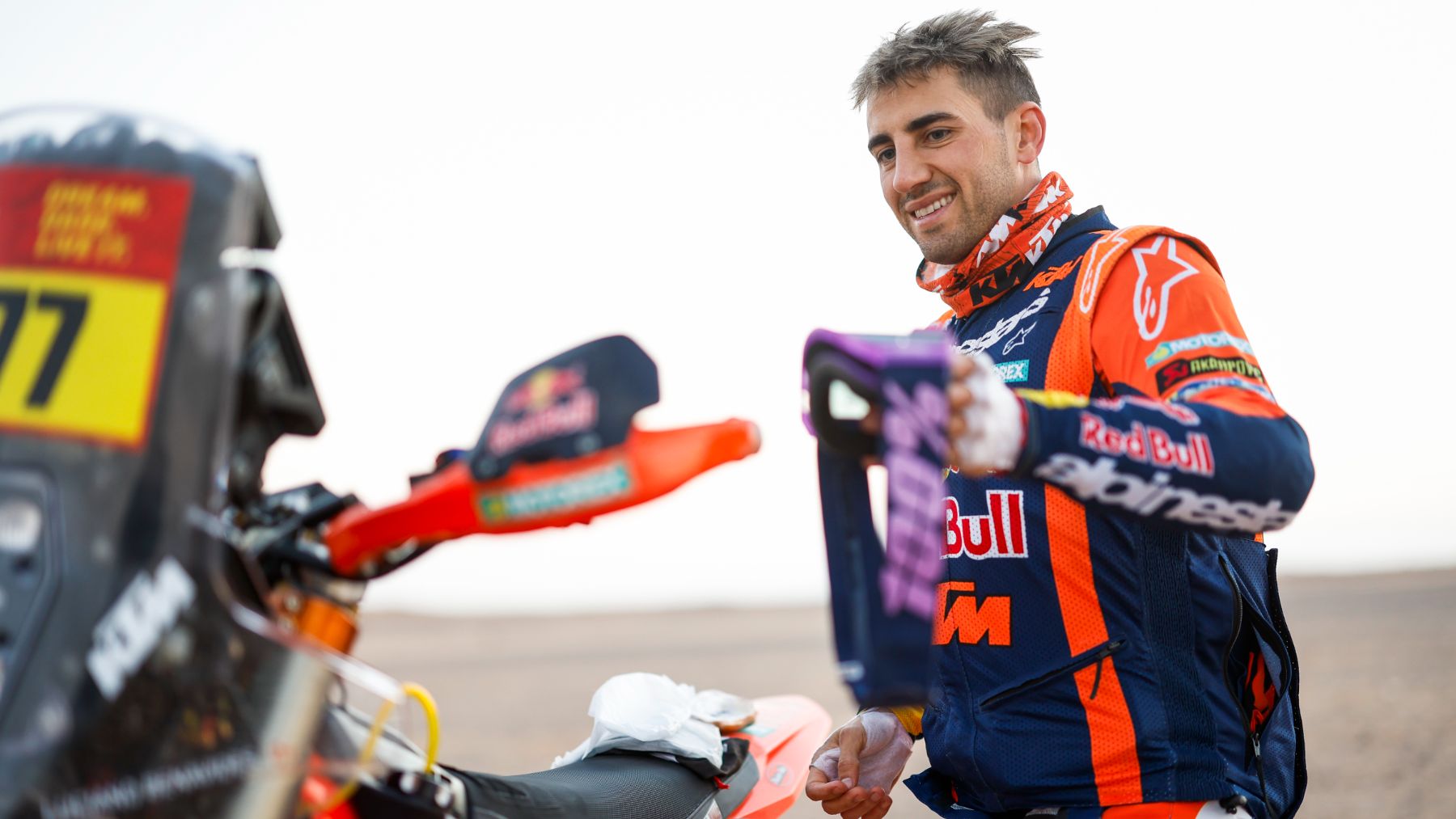 Vuelco histórico al Dakar: Luciano Benavides obra el milagro y gana en motos ¡por dos segundos!