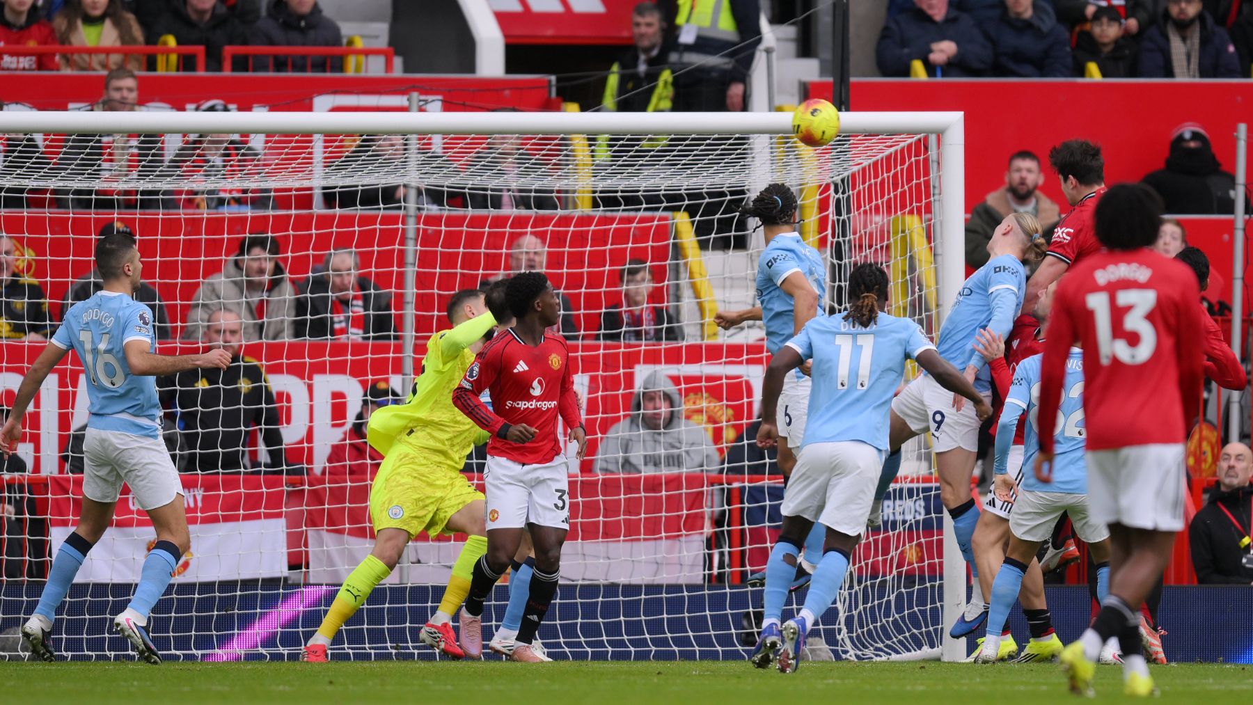 El United de Carrick resucita a costa de un City de Guardiola que se aleja de la Premier
