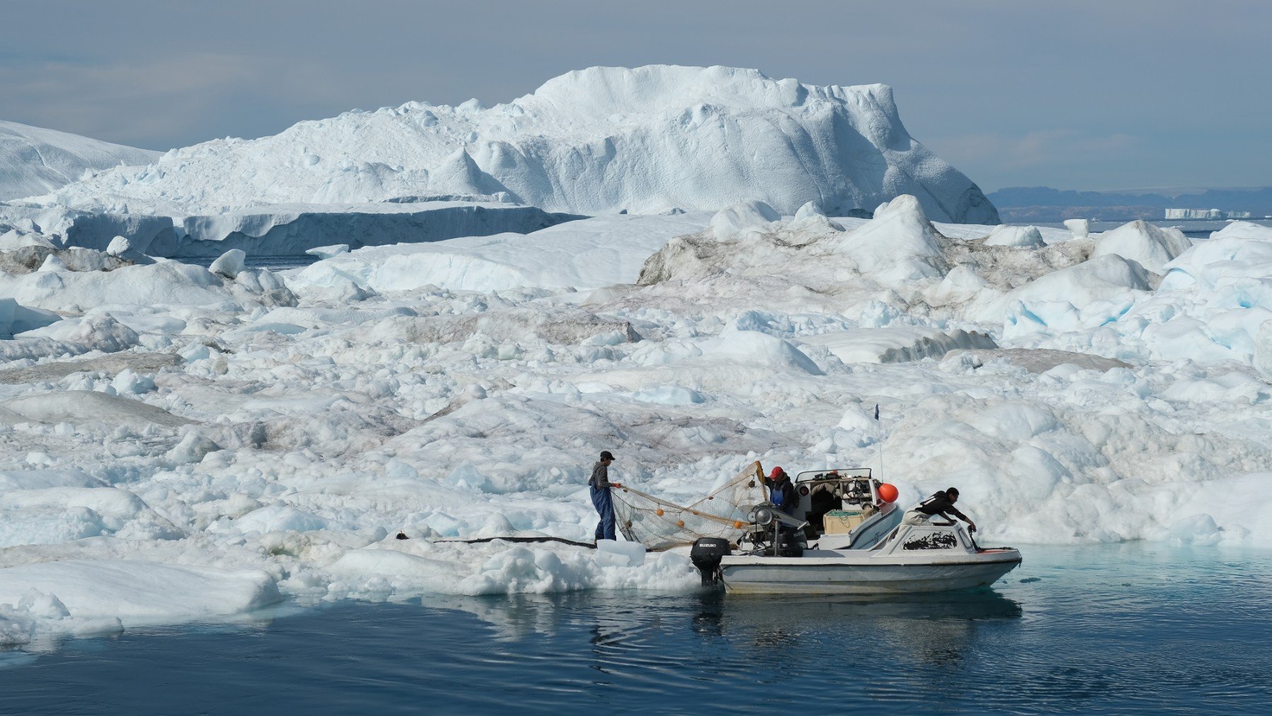 Pescadores inuit cerca de Ilulissat, Groenlandia. (Foto: Getty Images)