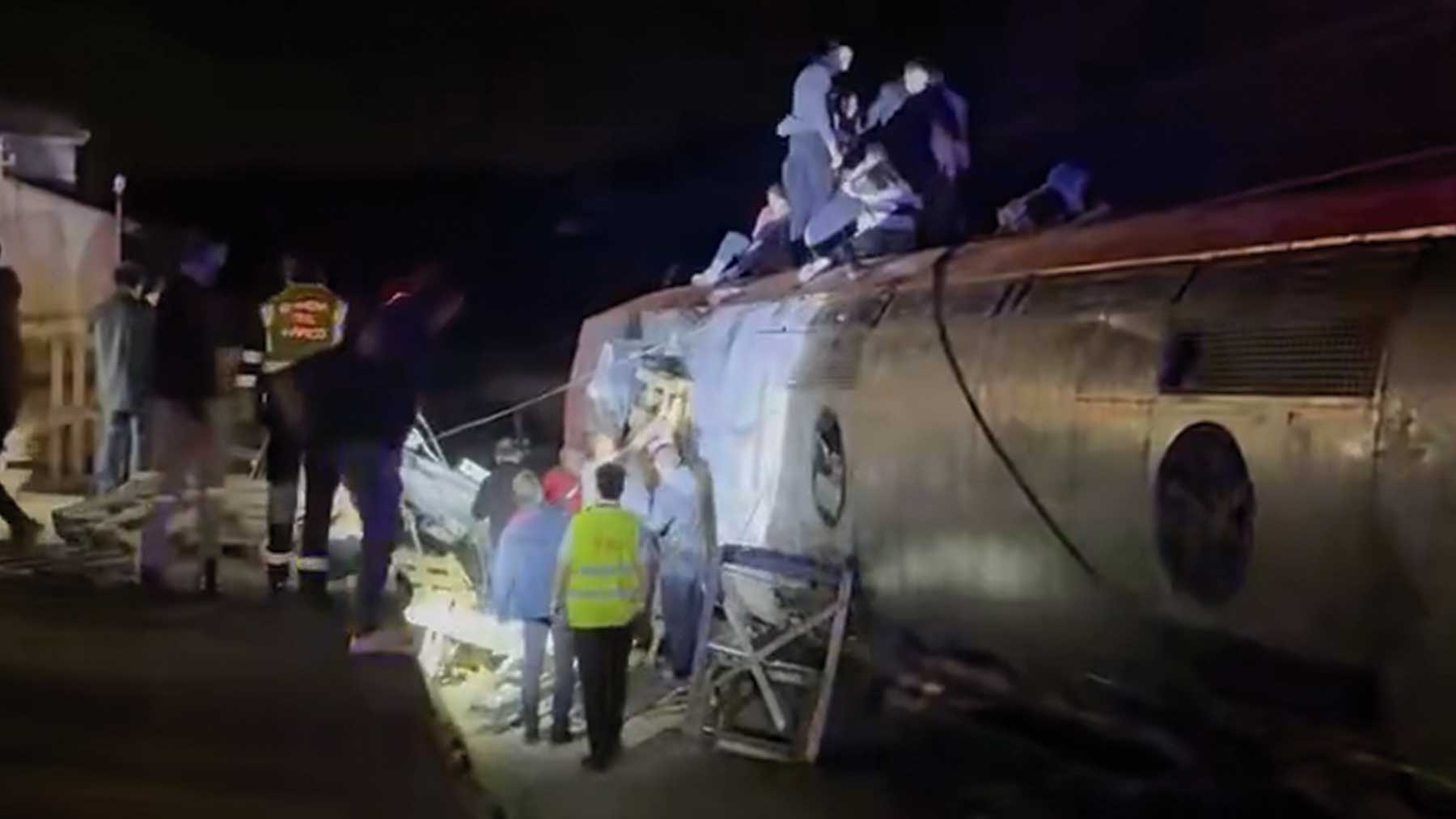 Al menos dos muertos al descarrilar dos trenes de Alta Velocidad en Córdoba
