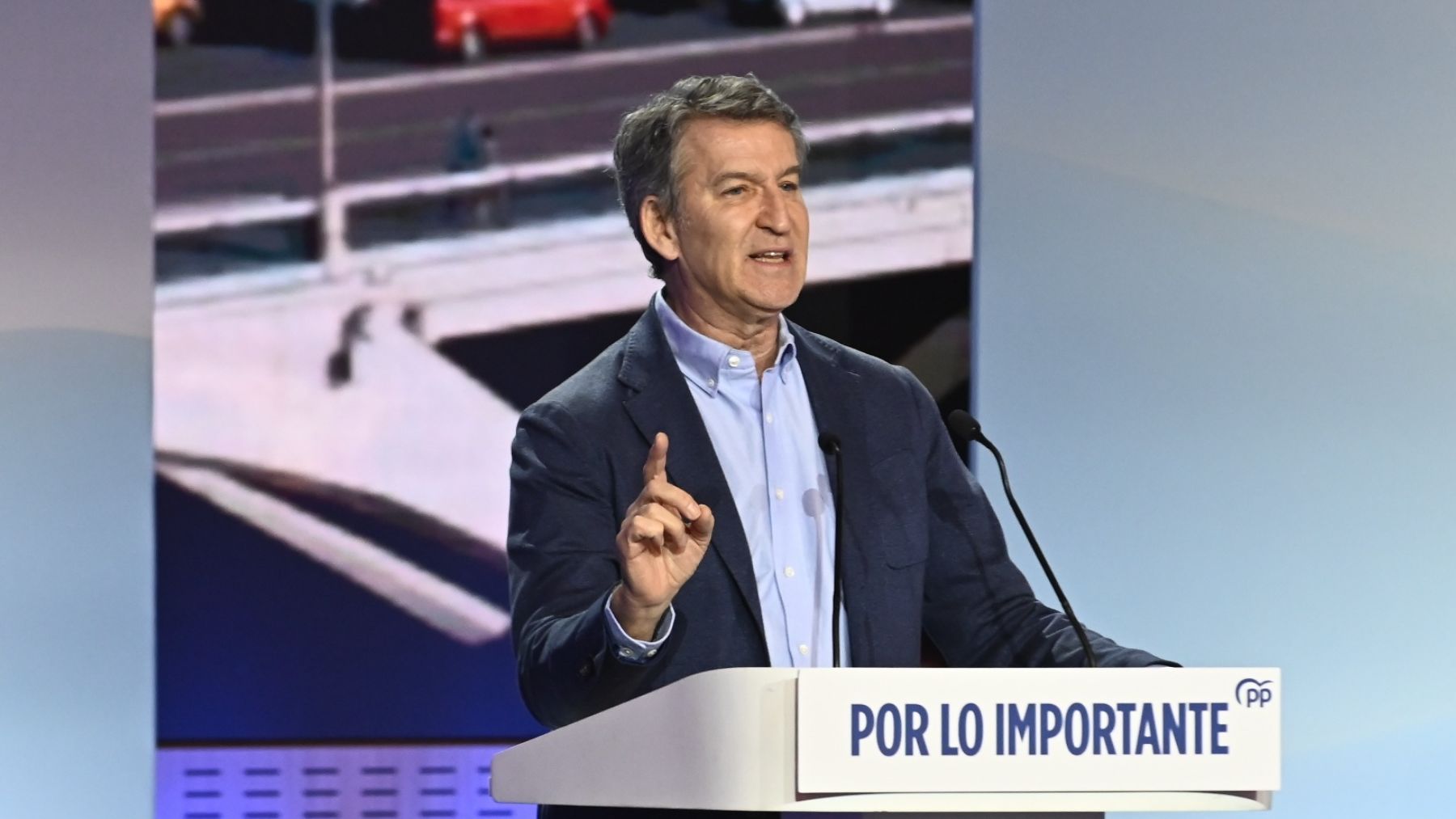 Feijóo retrata a Sánchez por su pacto con ERC: Un inhabilitado por malversación es ministro de Hacienda