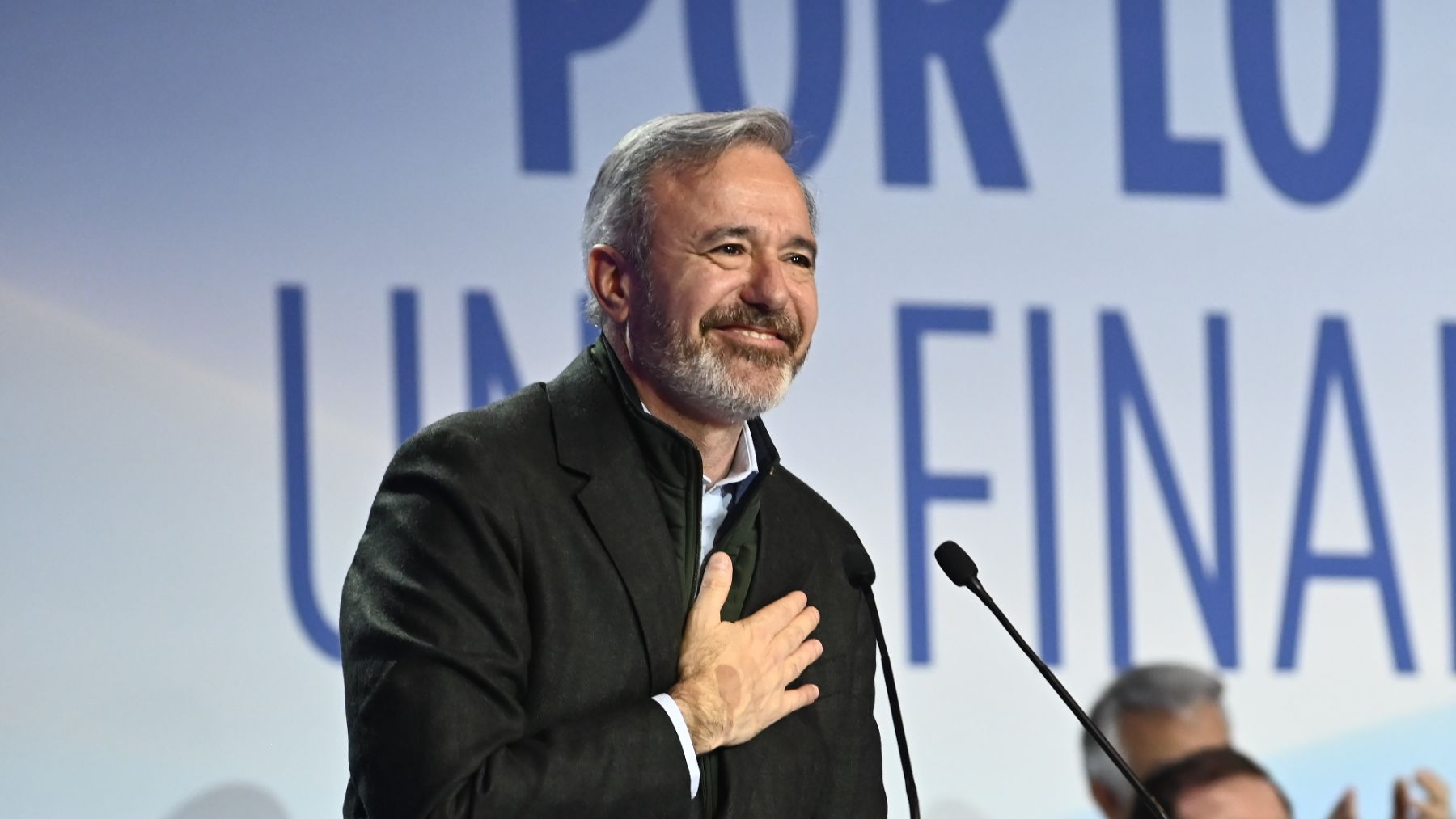 Azcón reta a Alegría a invitar a Illa y Junqueras para apoyar su financiación si beneficia tanto a Aragón