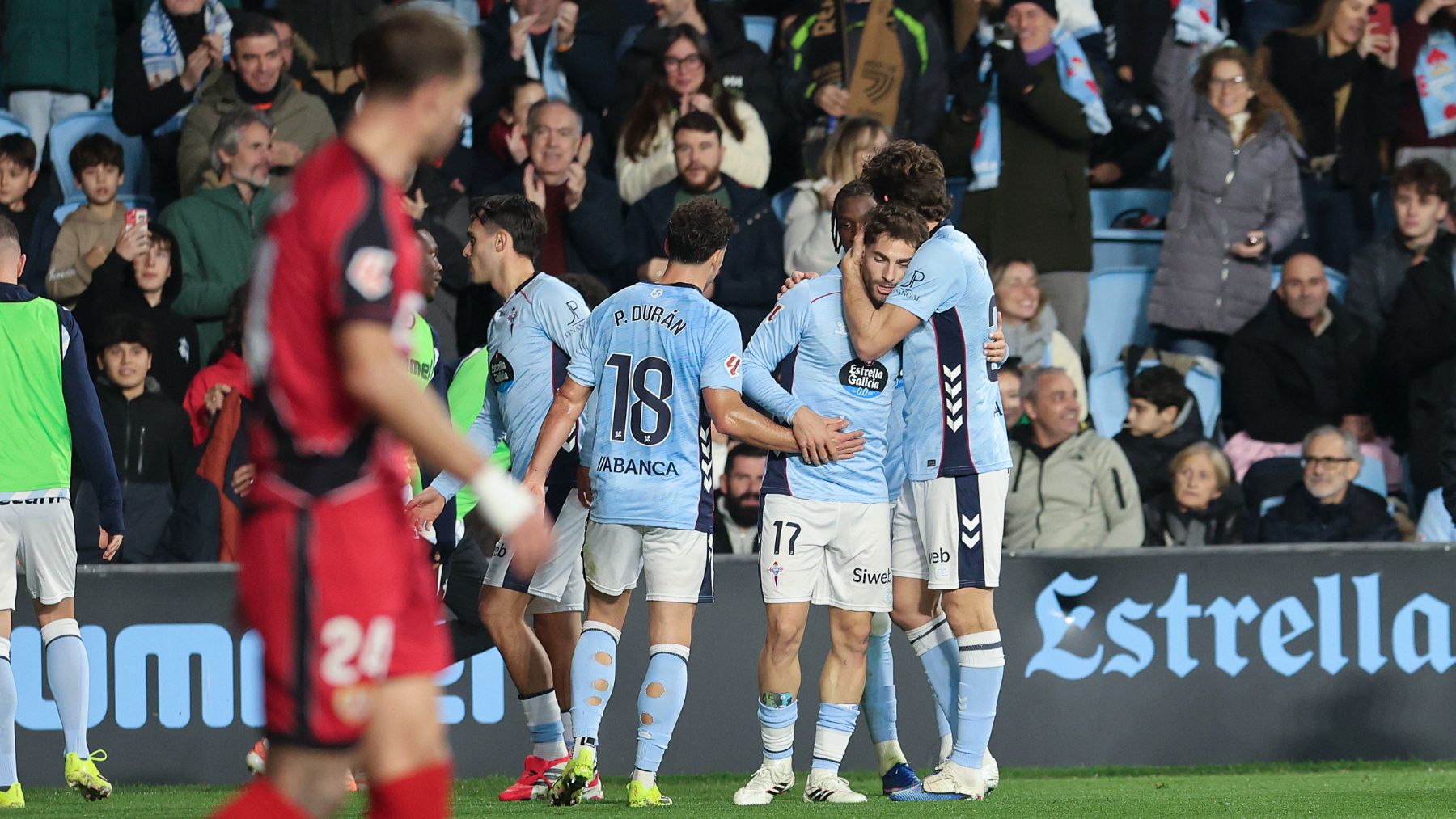 Los jugadores del Celta celebran un gol. (EFE)