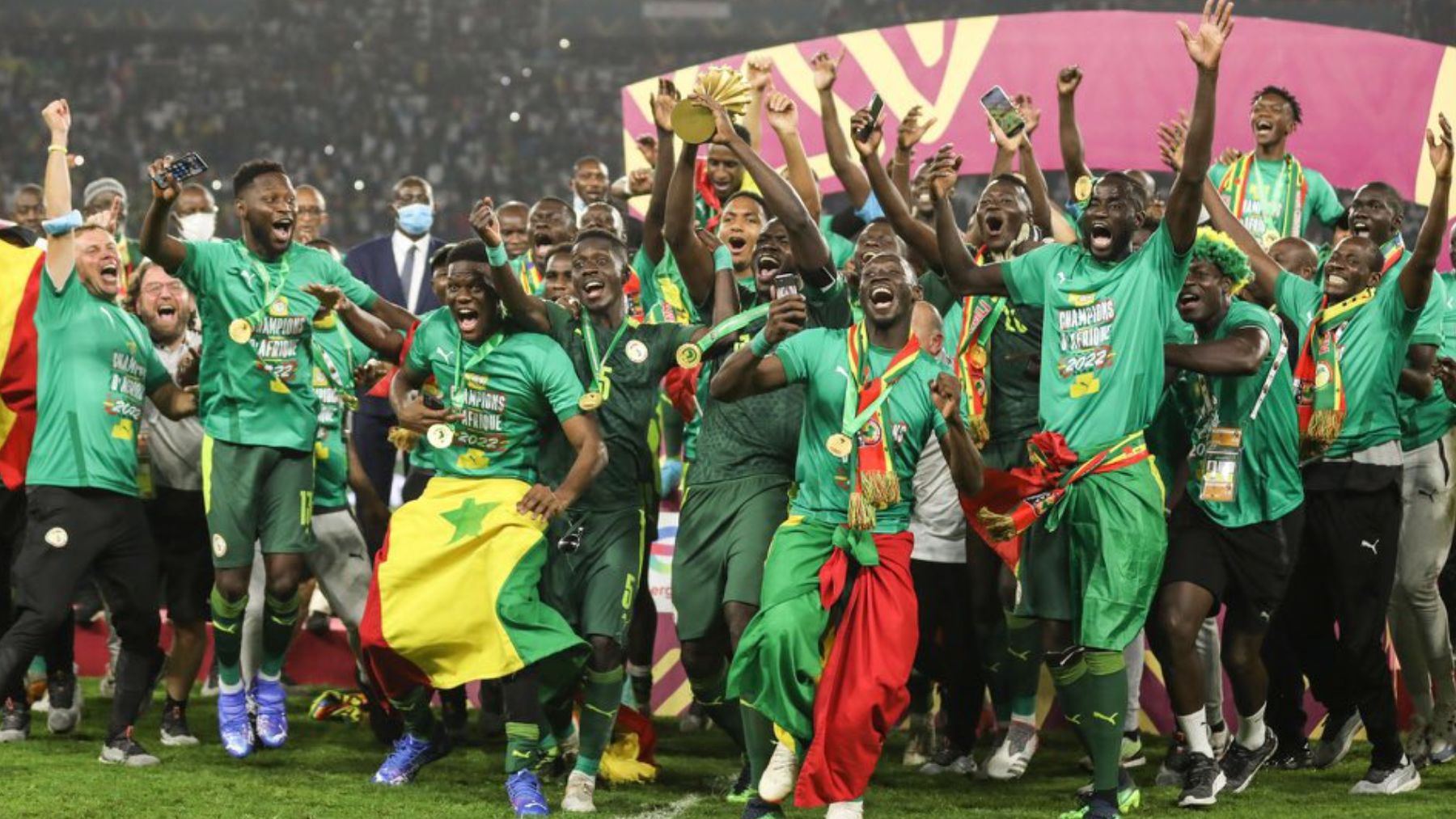 Senegal le gana a Marruecos la Copa África en la final más loca de la historia