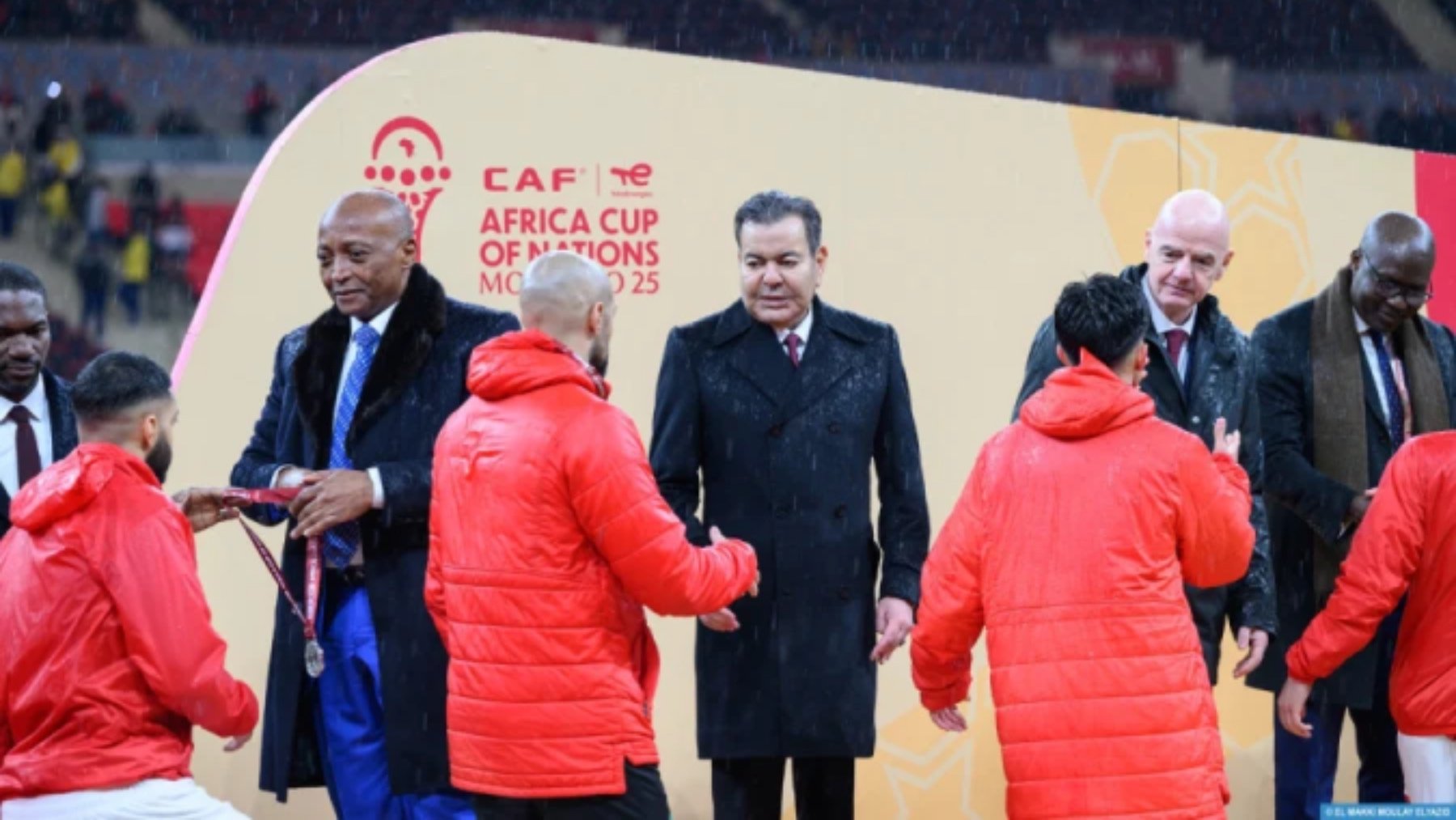 Vergonzoso: el príncipe de Marruecos se negó a entregar la Copa África a Senegal en Rabat