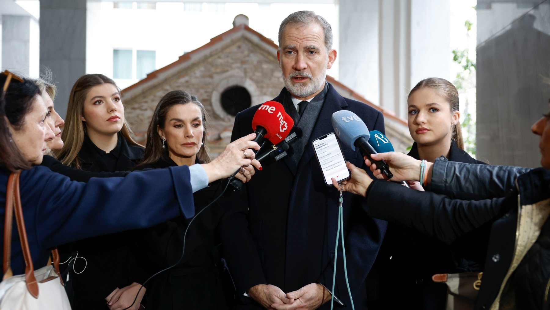 Los Reyes adelantan su vuelta de Atenas para estar en Córdoba con los afectados