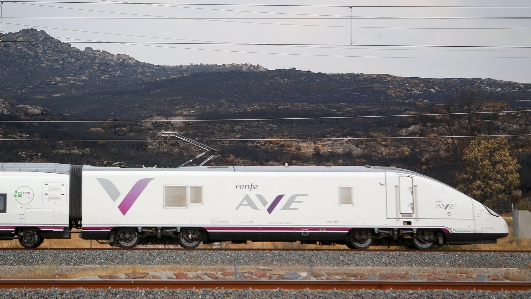 Adif limita a 160 km/h un tramo del AVE Madrid-Barcelona por el que se circulaba a 300 km/h