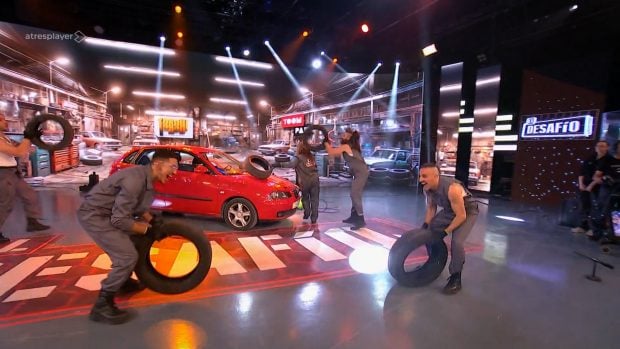 Mar&iacute;a Jos&eacute; Campanario sufre un golpe con un neum&aacute;tico en una prueba de 'El Desaf&iacute;o' (Atresmedia).