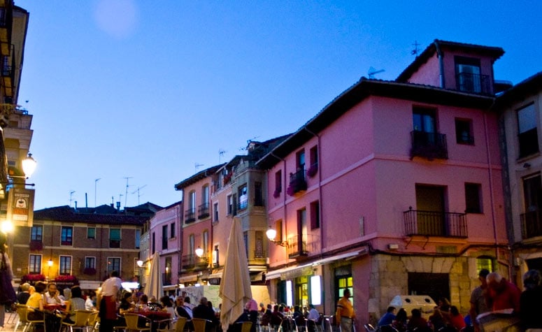 Ni Madrid ni Valencia: la ciudad con más bares de toda España es ésta y casi nadie lo imagina
