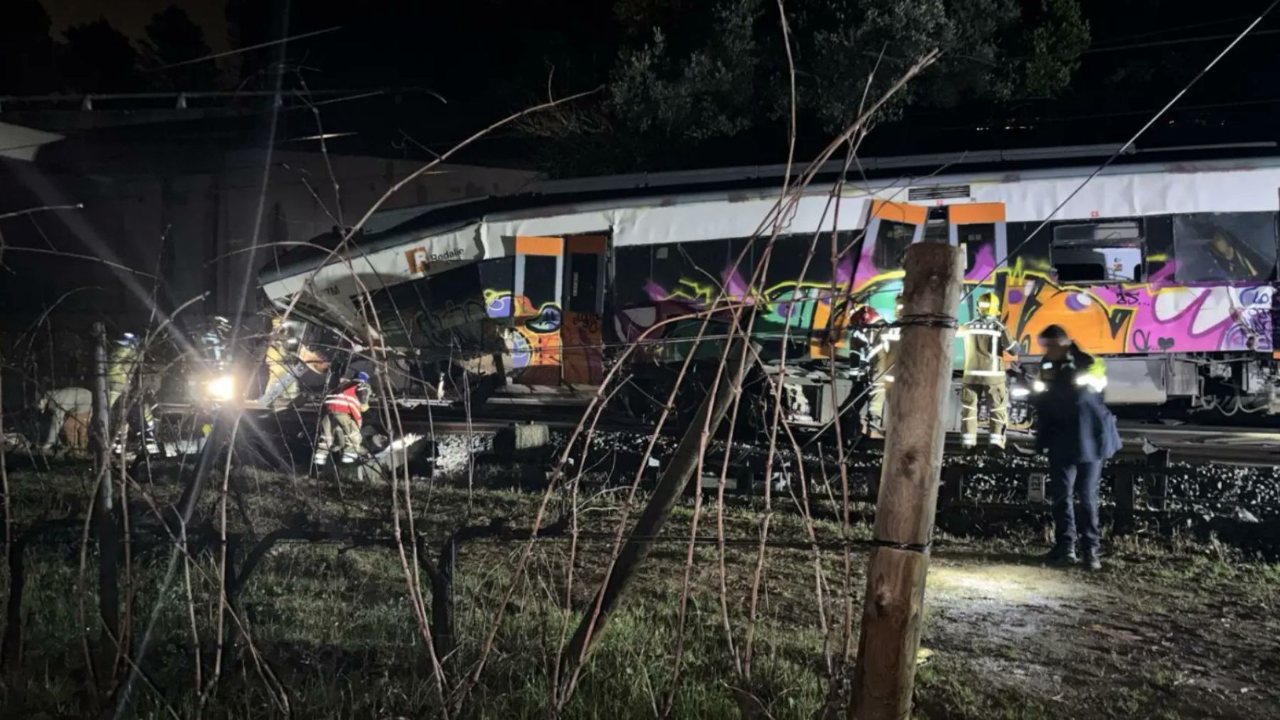 Dos trenes de Rodalies descarrilan en Cataluña, con un muerto y al menos 15 heridos en uno de ellos