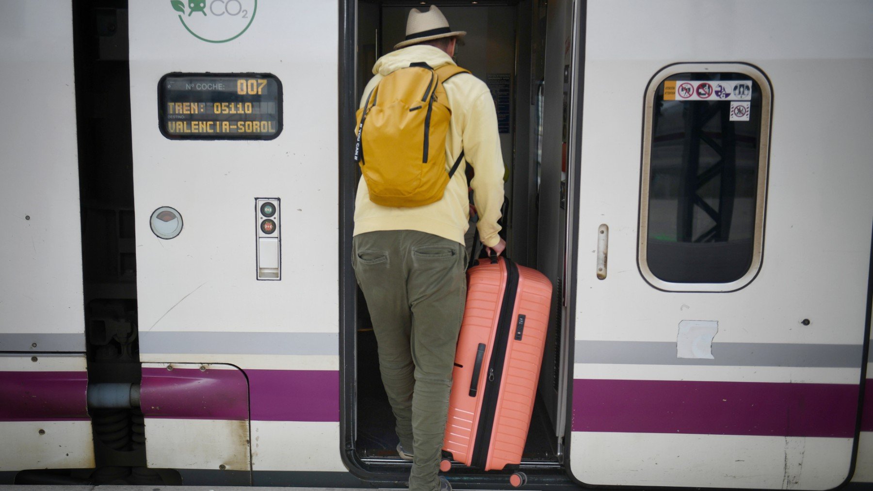 Puente no se aclara: también limita la velocidad a 160 km/h en dos puntos del AVE Madrid-Valencia
