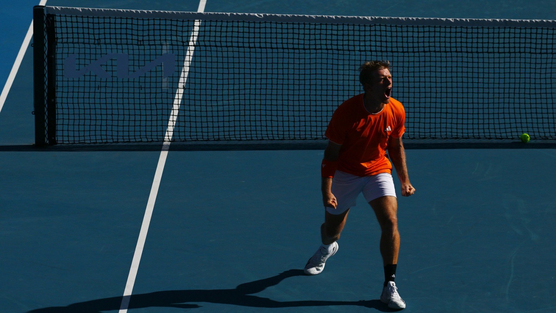 Nada puede con Davidovich: rinde a Opelka tras encararse con la grada por una peineta que le hicieron