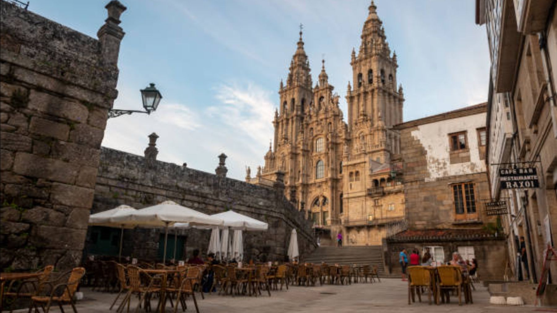 En esta pequeña calle de 150 metros hay 80 bares y es dónde mejor vas a comer de Galicia