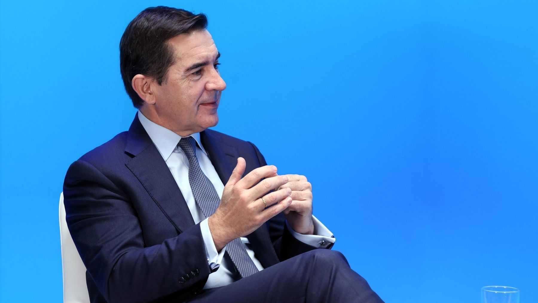 Torres presume en Davos de su presencia en Venezuela pese al desplome de la valoración de BBVA en el país