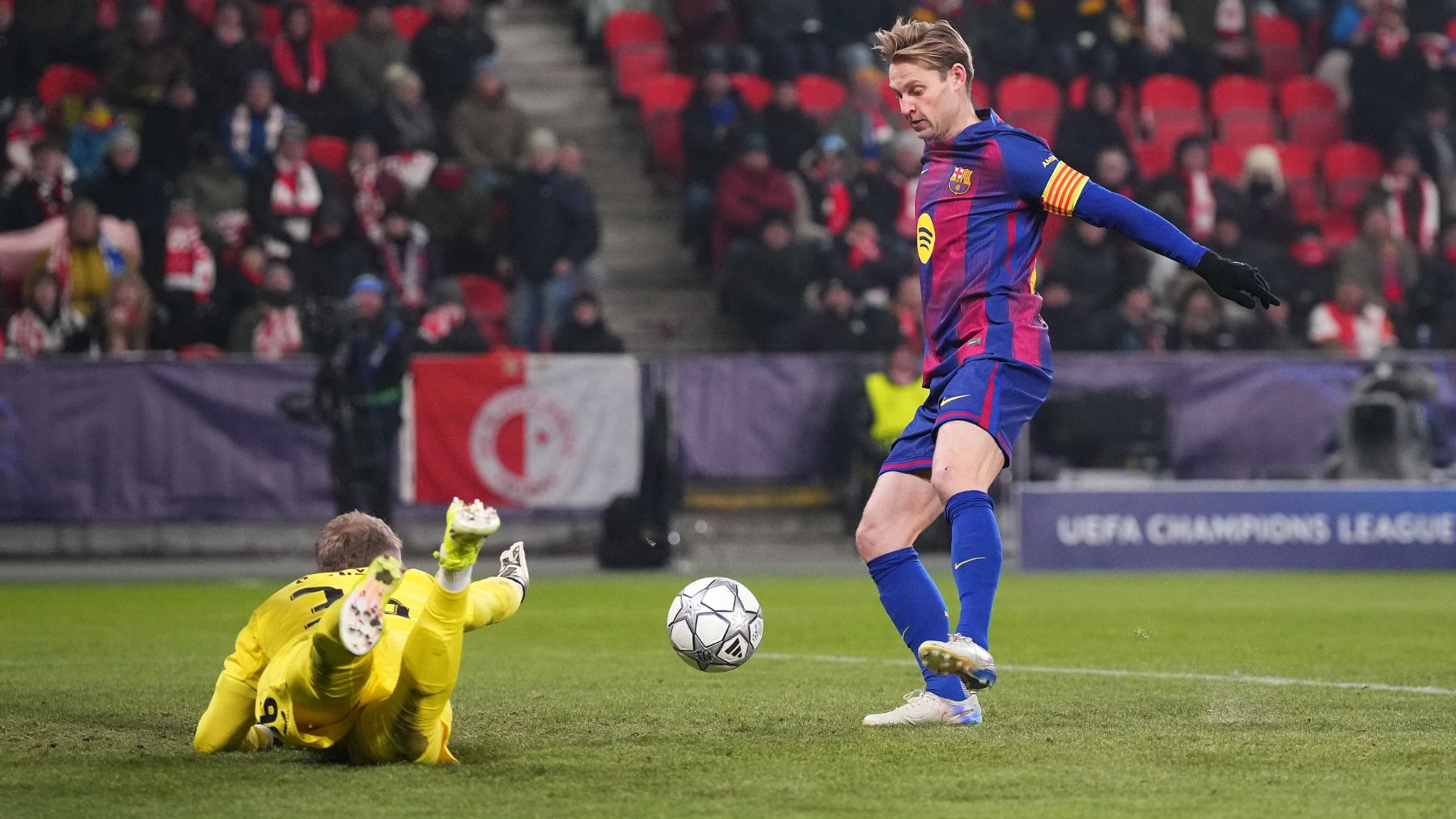 Más malas noticias para el Barcelona en Champions: De Jong se pierde la última jornada por sanción