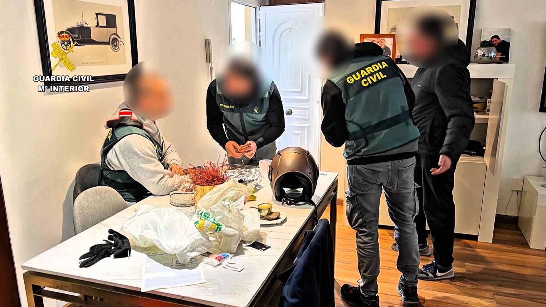 El terror de los comercios de Mallorca: 6.000 euros robados y huida a toda velocidad con un coche de lujo