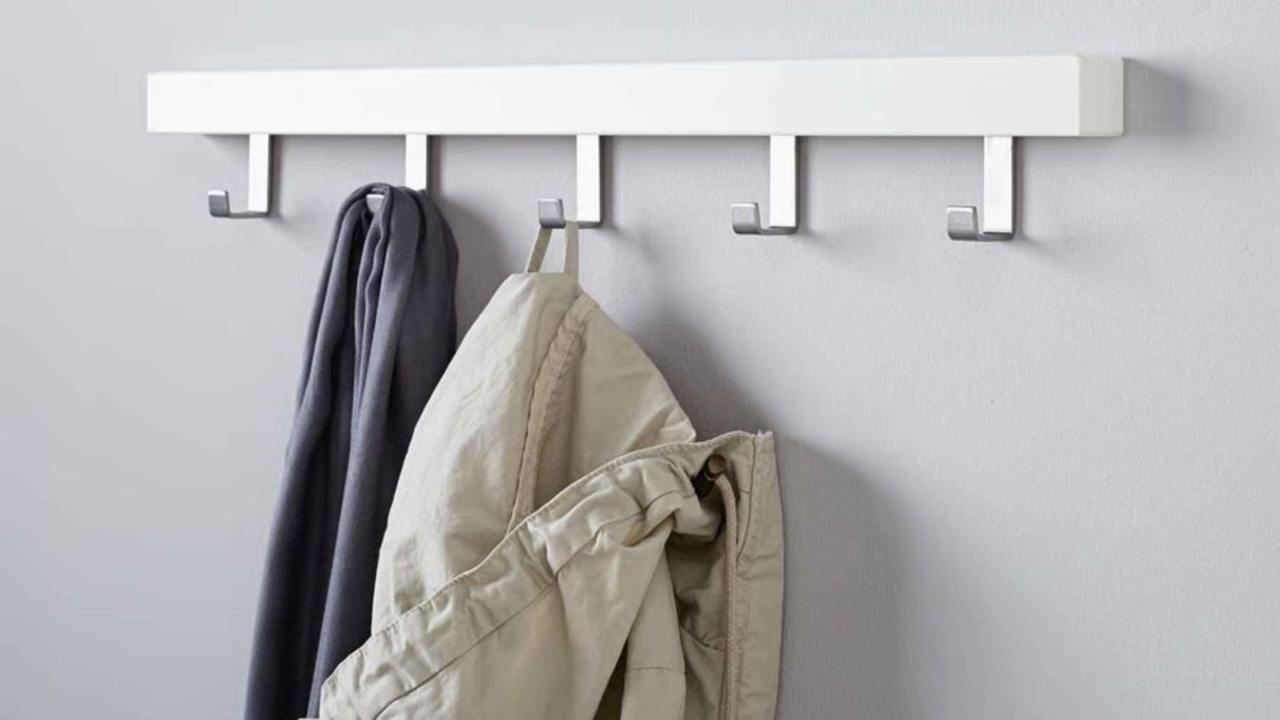 El invento de IKEA para que los abrigos no ocupen todo el espacio de tu armario: es milagroso