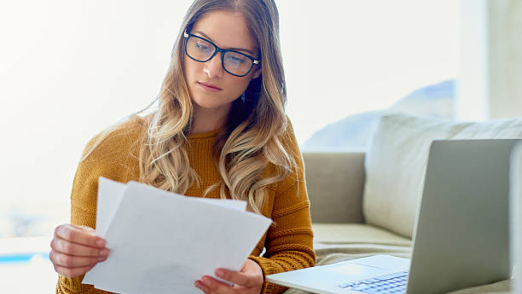 Buenas noticias para estos jóvenes: la ayuda de 733 euros que puedes solicitar si vives en Madrid