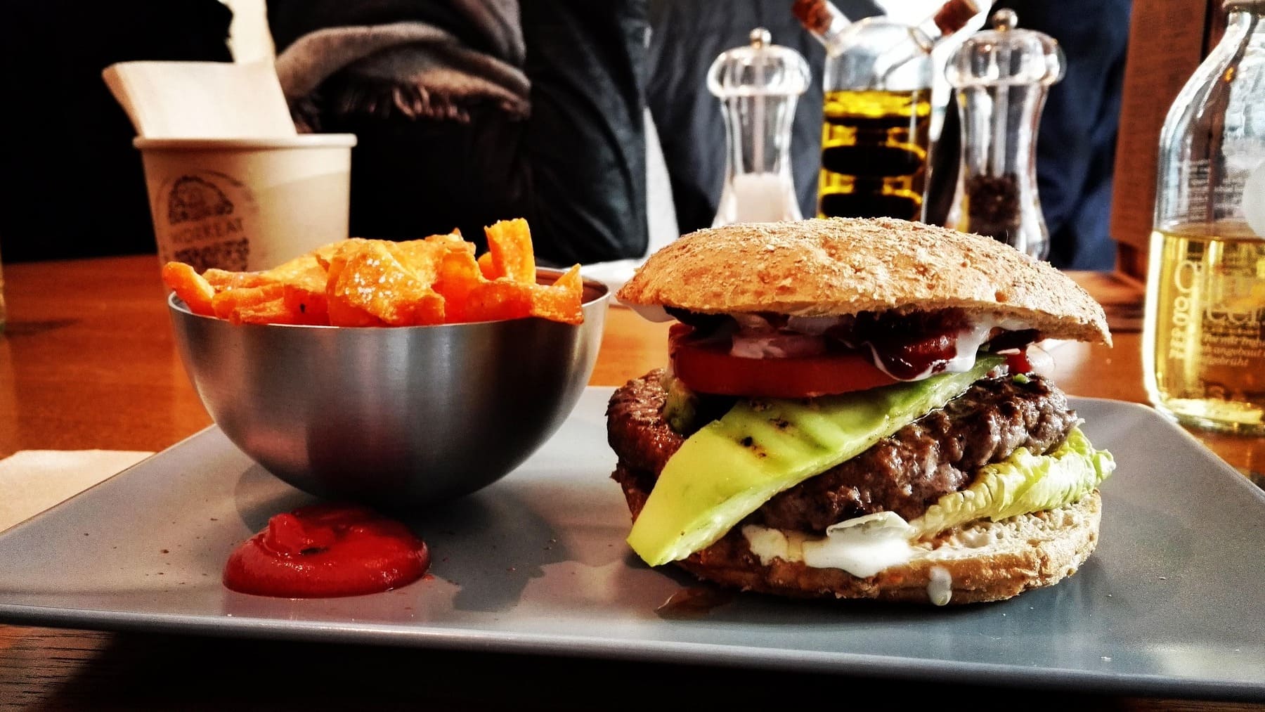 Vicente Nicolau, hostelero: Una hamburguesa te puede costar 3,50€ y luego la vendes por 14€