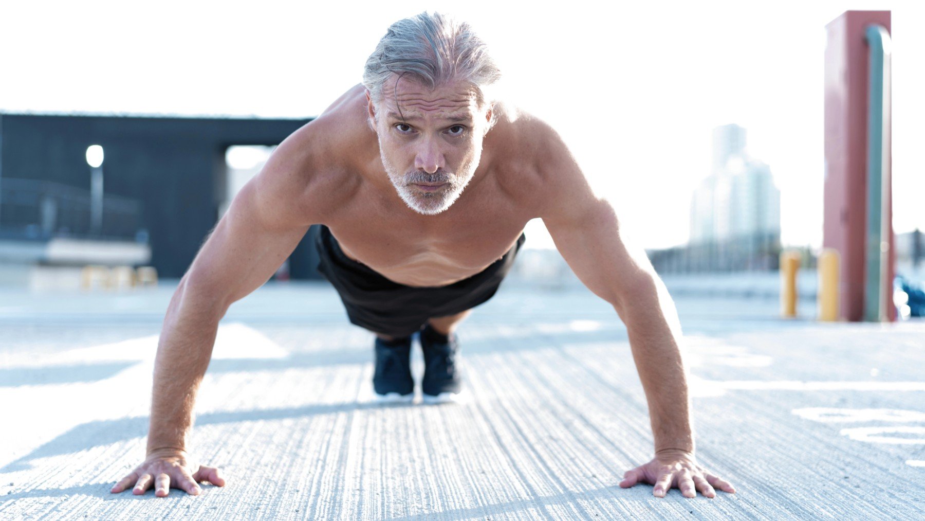 Menos grasa, más músculo: así es el tipo de ejercicio que lo protege del envejecimiento