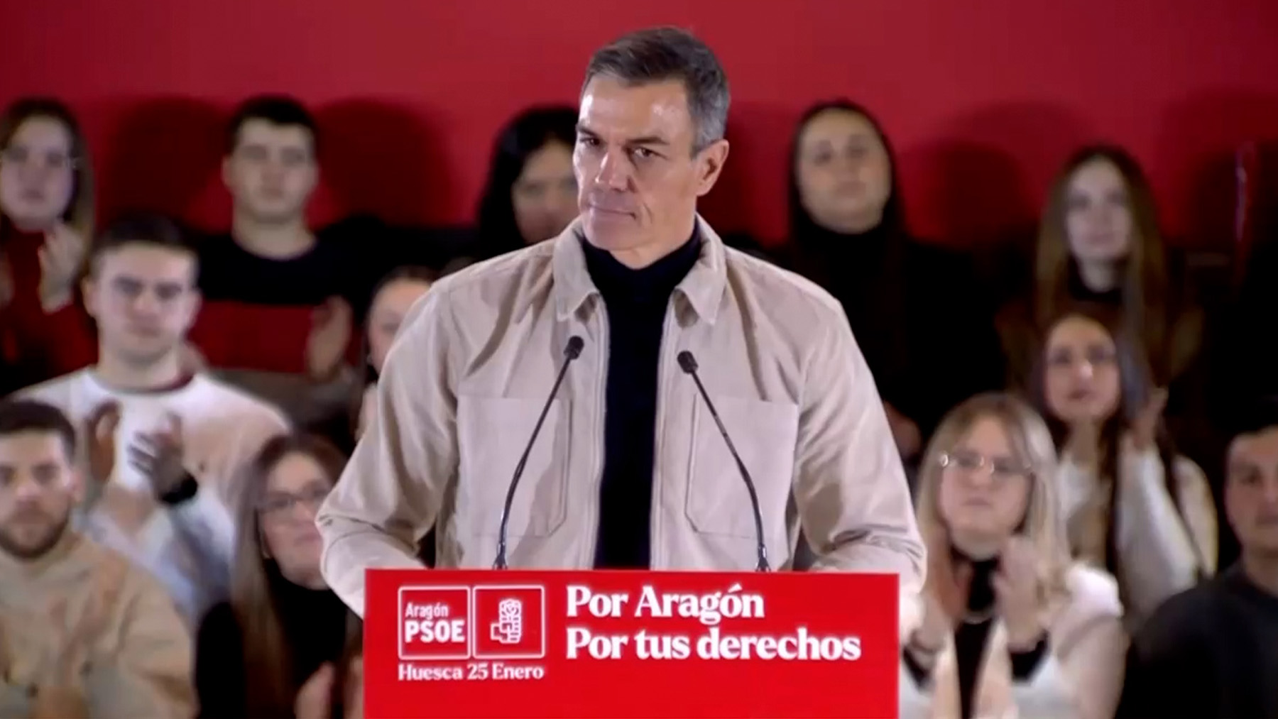 Sánchez dedica 3 minutos de un mitin a Adamuz y sólo para blindar a Puente: Está dando la cara