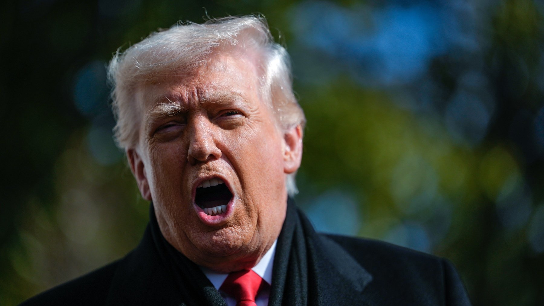 Trump amenaza con un ataque mucho peor a Irán y envía una flota mayor que la utilizada contra Maduro