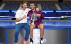 Juan Carlos Ferrero y Carlos Alcaraz, con el trofeo del US Open.