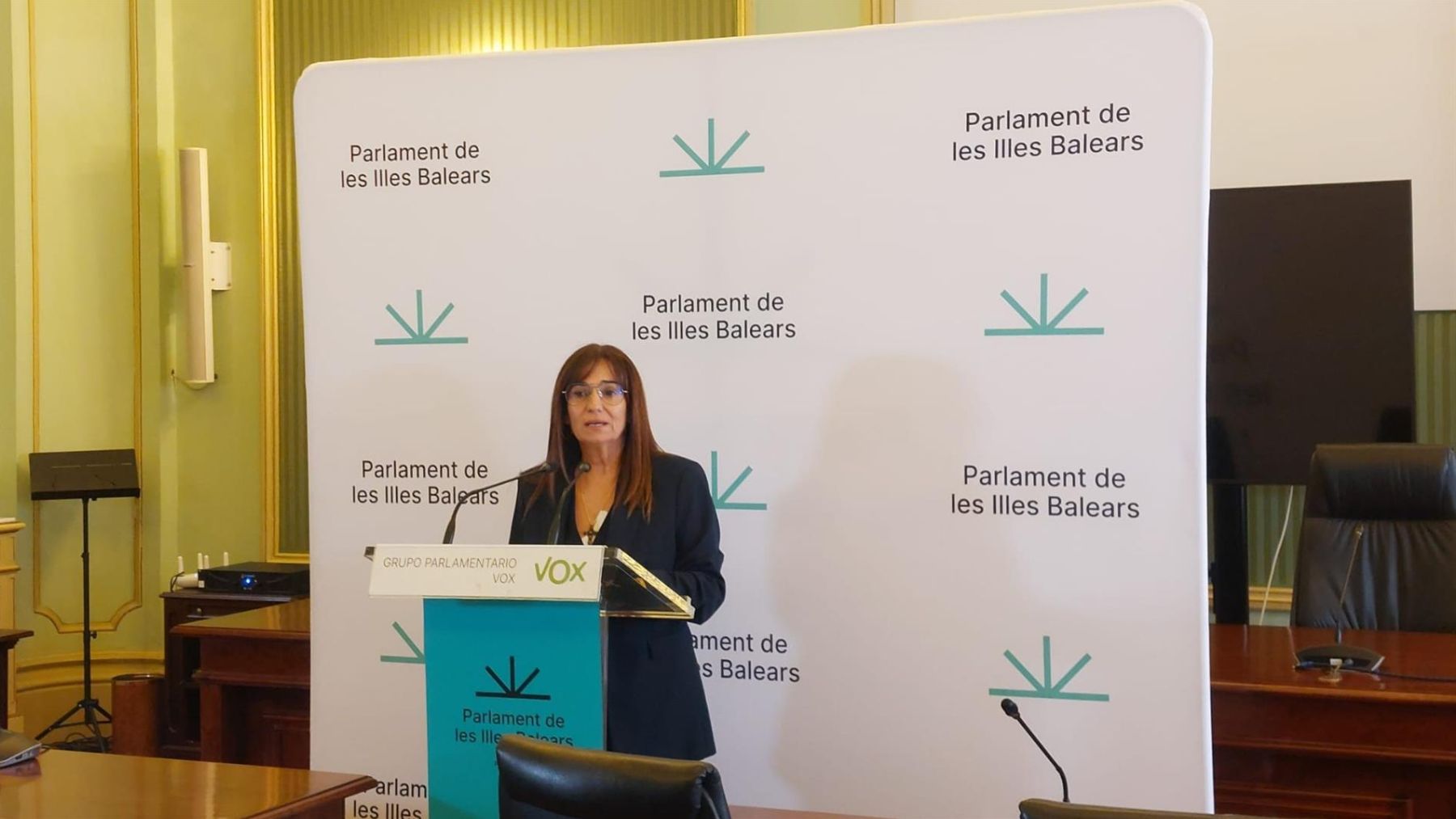 Vox denuncia que cada día 300 baleares dejan de ser atendidos por su médico por culpa de la inmigración