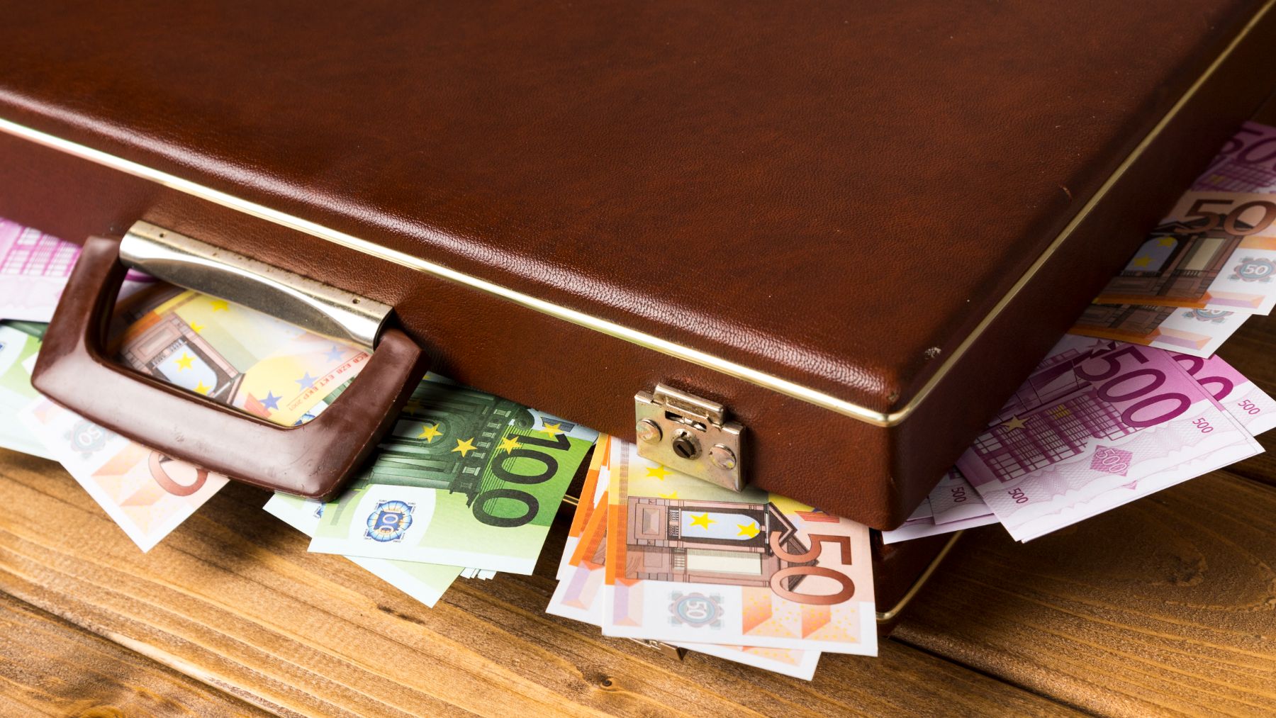 Un español de 23 años viviendo en Suiza revela su sueldo y deja a todos sin palabras: En mi cuenta terminan entrando 5.600