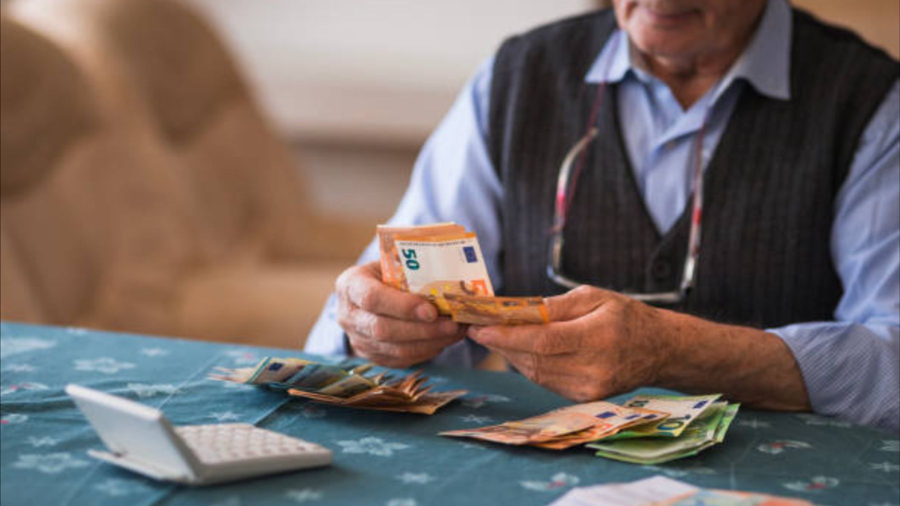 Lo que está haciendo Suiza con las pensiones deberíamos copiarlo en España: Asfixia