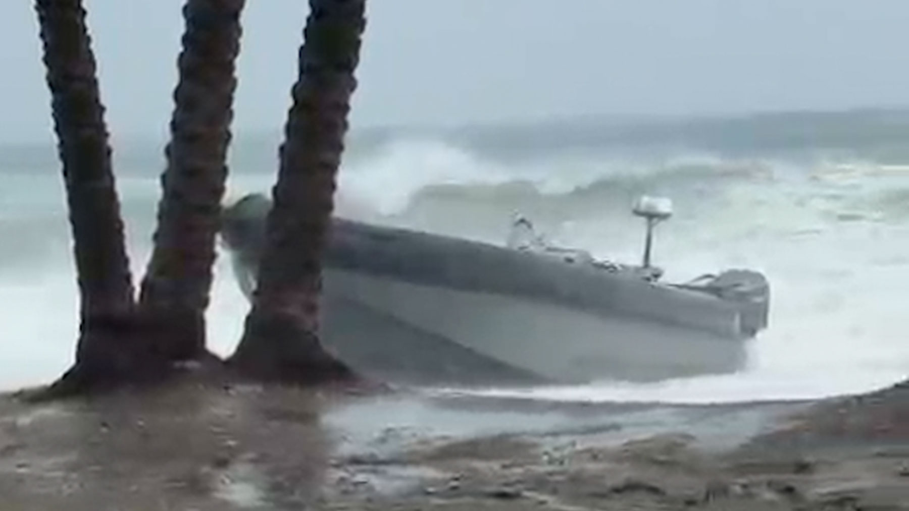 Las narcolanchas invaden la costa huyendo del temporal: incautan otra en Granada