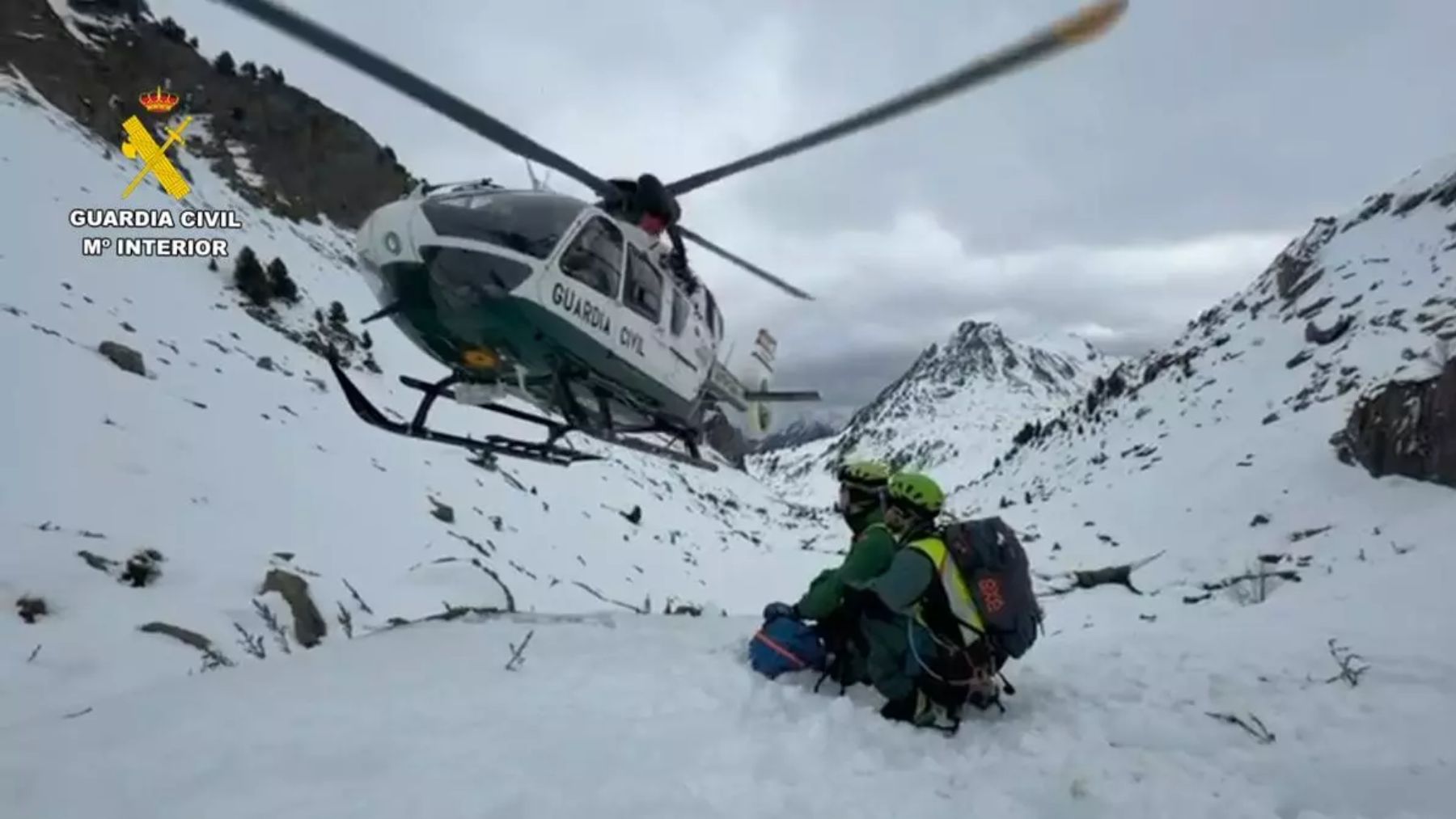 Un esquiador muerto y otro rescatado tras un alud fuera de pistas en la estación de Cerler (Huesca)