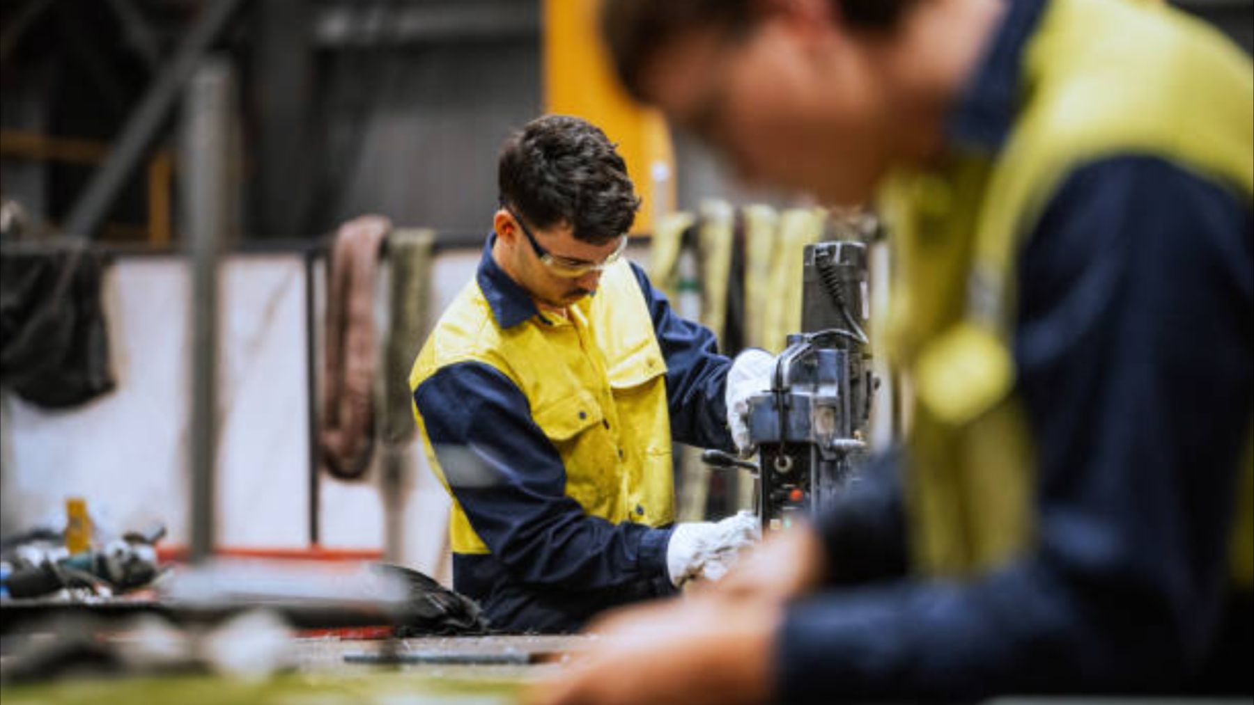 Adiós a regalar un día: el Supremo confirma lo que pasa si trabajas un sábado festivo