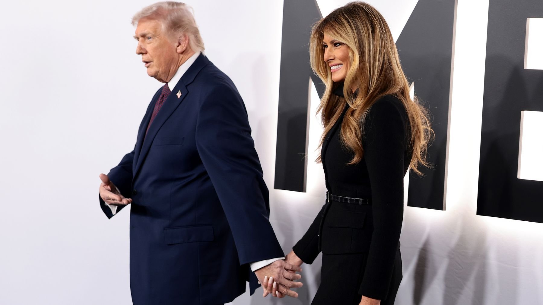 La salida de tono de Trump en la presentación del documental de Melania: Ella es de un país lejano pero es limpio