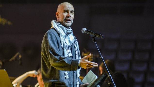 Pep Guardiola, durante su intervención en el concierto benéfico por Palestina.