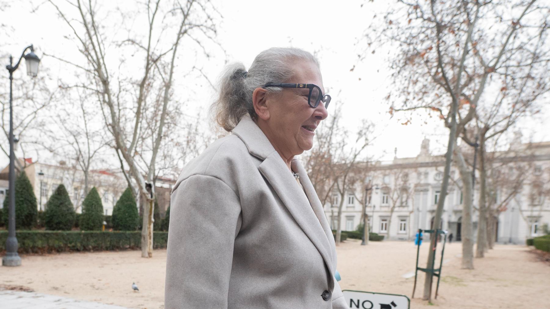 La mujer que llevó en bolsas 90.000 € a Ferraz confirma al juez que Aldama le habló del sobre de Delcy