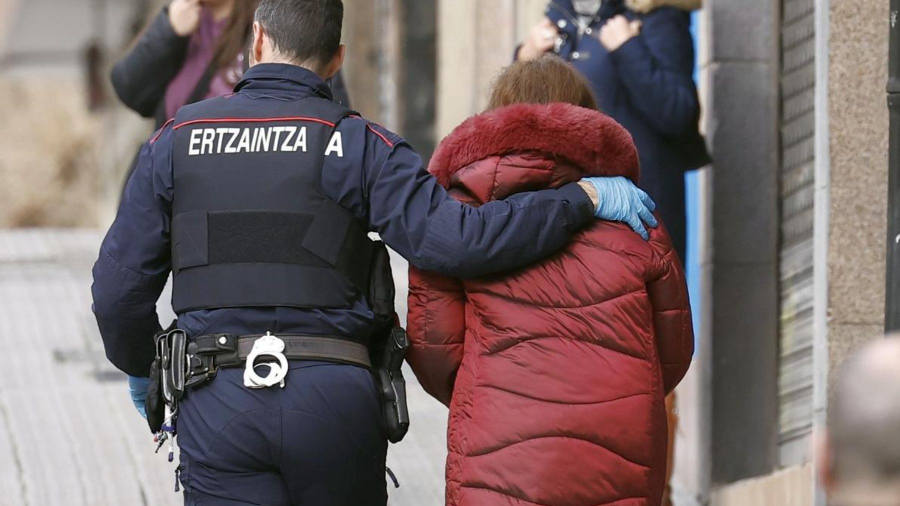 Detenida una mujer de 55 años en Bilbao por matar a su pareja y cortarle los genitales