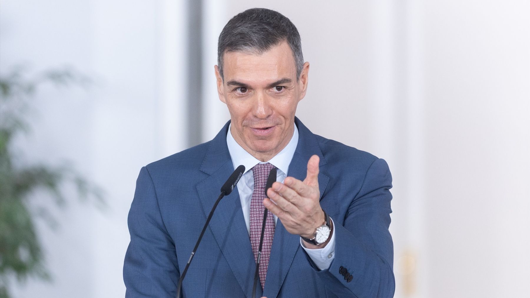 La empresa que maquilla a Sánchez ha ganado casi 600.000 euros desde 2018 sólo por contratos menores