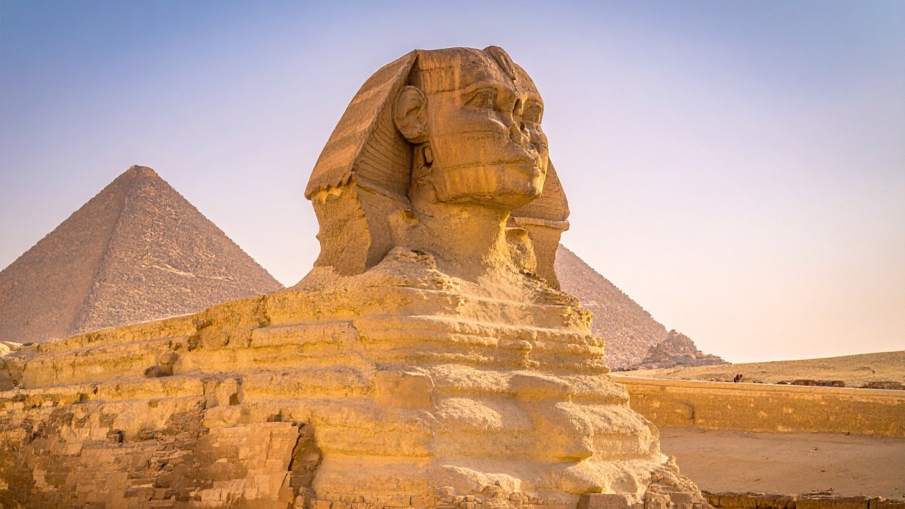 Los arqueólogos no dan crédito: encuentran una megaestructura 1.000 metros debajo de las Pirámides de Egipto