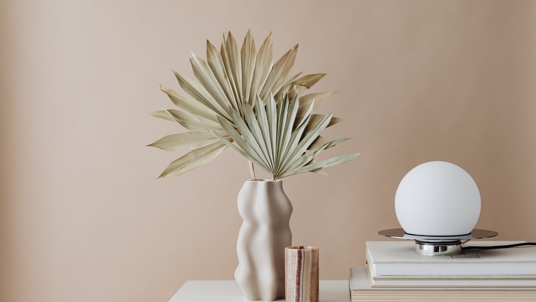 Las paredes blancas van a desaparecer: su sustituto es más elegante y queda mejor, según una interiorista